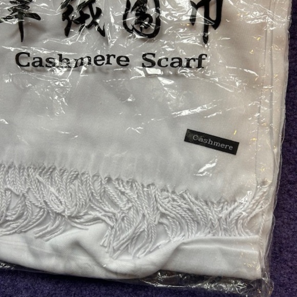 White Cashmere Scarf - New - Picture 3 of 3